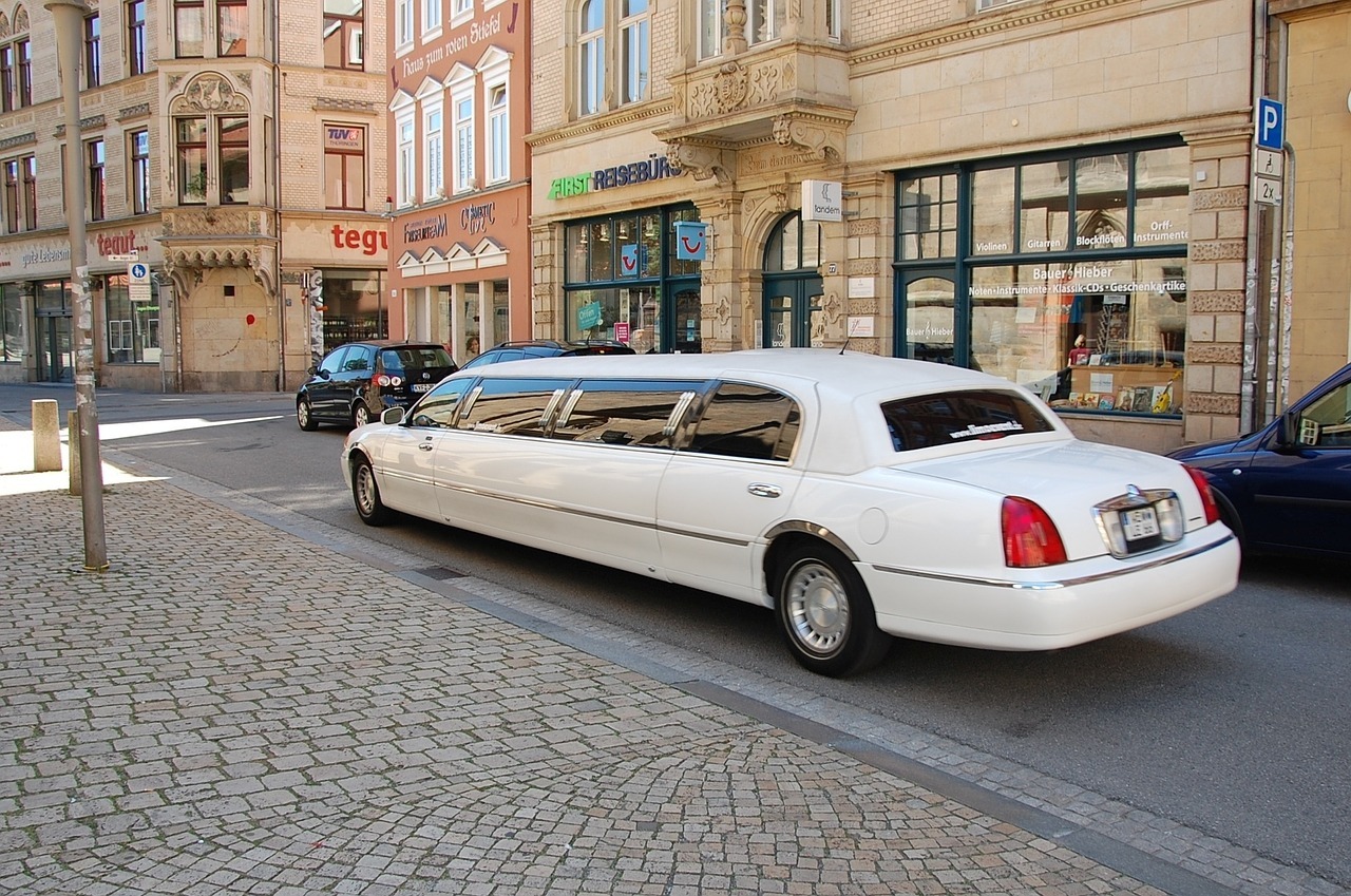 limousine-LOCATION-MARIGEPARIS Soirée Strip Tease dans une limousine à Paris