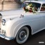 Rolls-Royce avec bouquet de fleurs naturelles